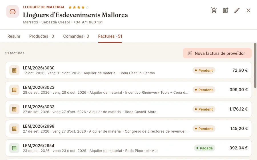 Fitxa d'un proveïdor, pestanya «Factures»: totes les seves factures i l'accés per registrar-ne una de nova.